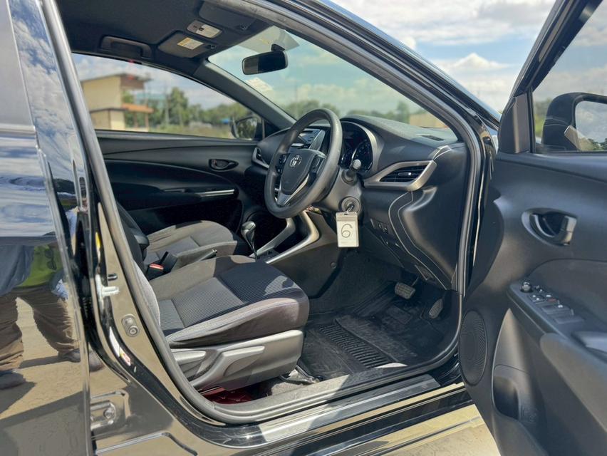 TOYOTA  YARIS  1.2 E  Y 2019  HACTHBACK สีดำ 17