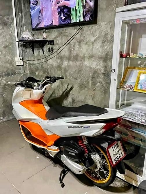 Honda pcx ขาวส้ม 4