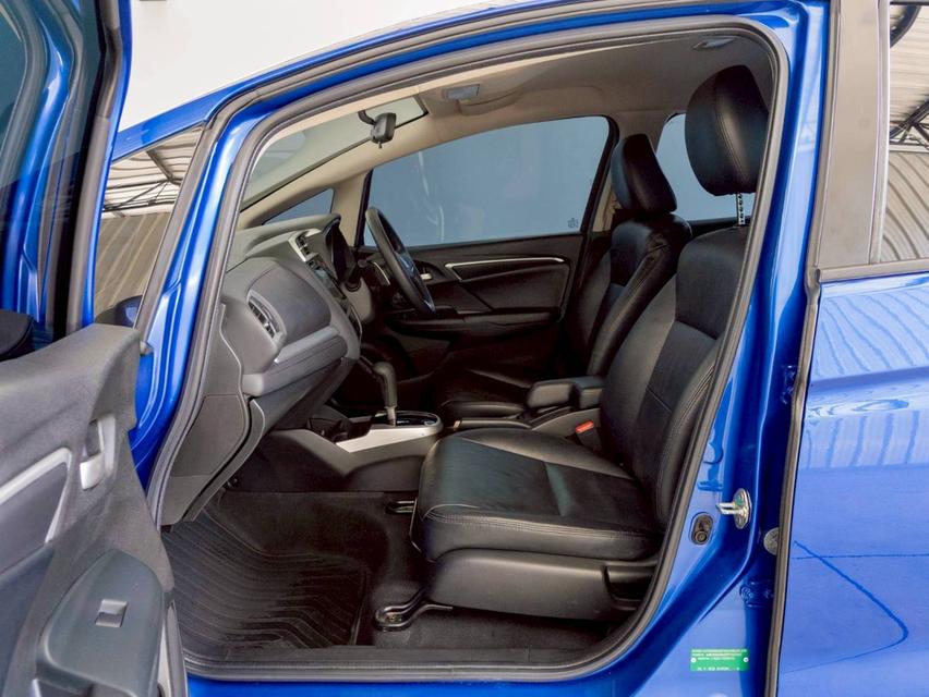 Honda Jazz 1.5SV ปี จด 2015 17