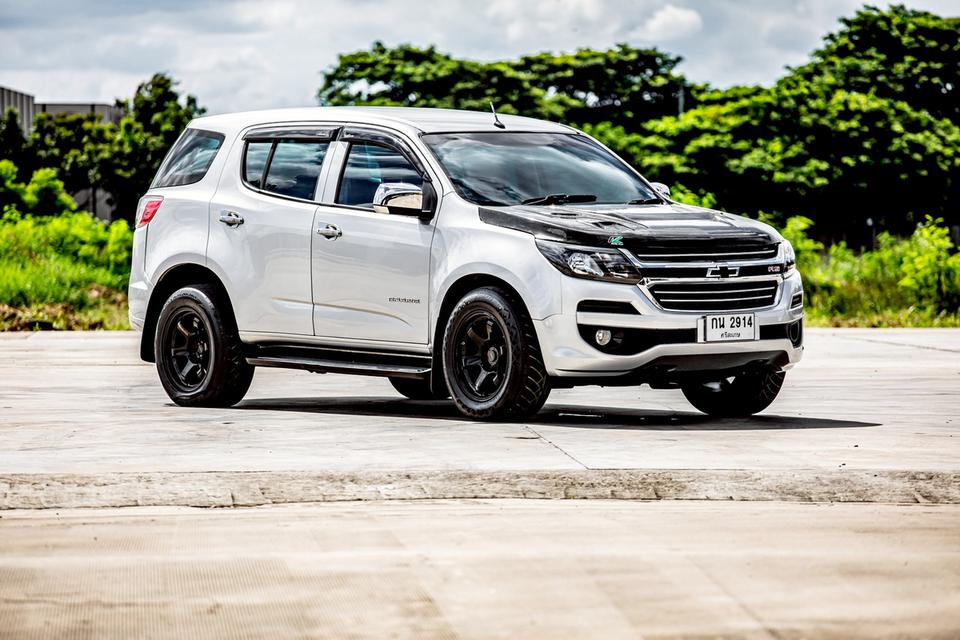 CHEVROLET TRAILBLAZER 2.5 LT ดีเซล เกียร์ธรรมดา ปี 2013 สีเทา รถครอบครัว 7 ที่นั่ง สภาพดี  4