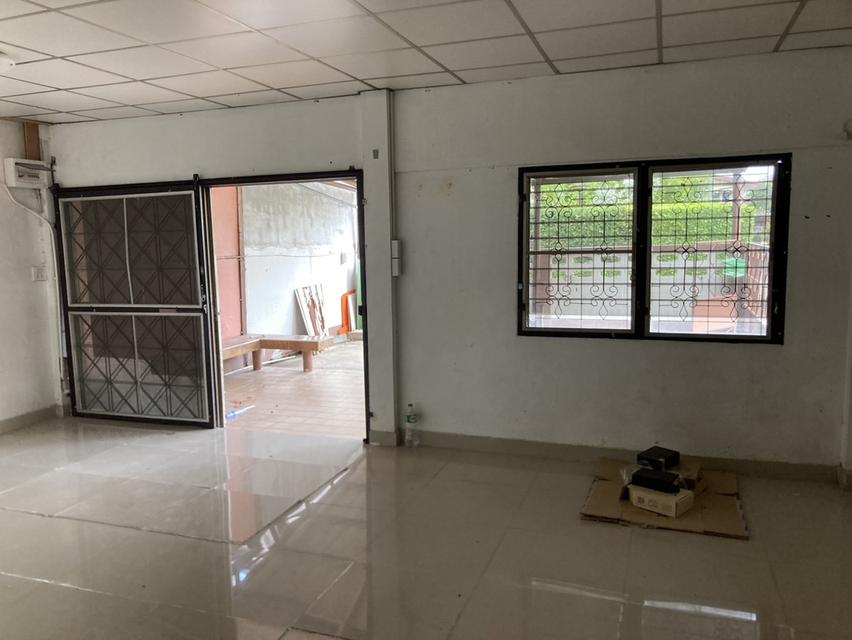 ขายด่วนบ้านเดี่ยว 2 ชั้น รามอินทรา 34แยก 13(บ้านมุม)  4 นอน 2 น้ำ ใกล้ถนนใหญ่-ทางด่วน- BTS สีชมพูและสีเทา(อนาคต)  ราคา ลดสุด 2.6ล้บ. (จาก 3.2 ลบ.๗ 2