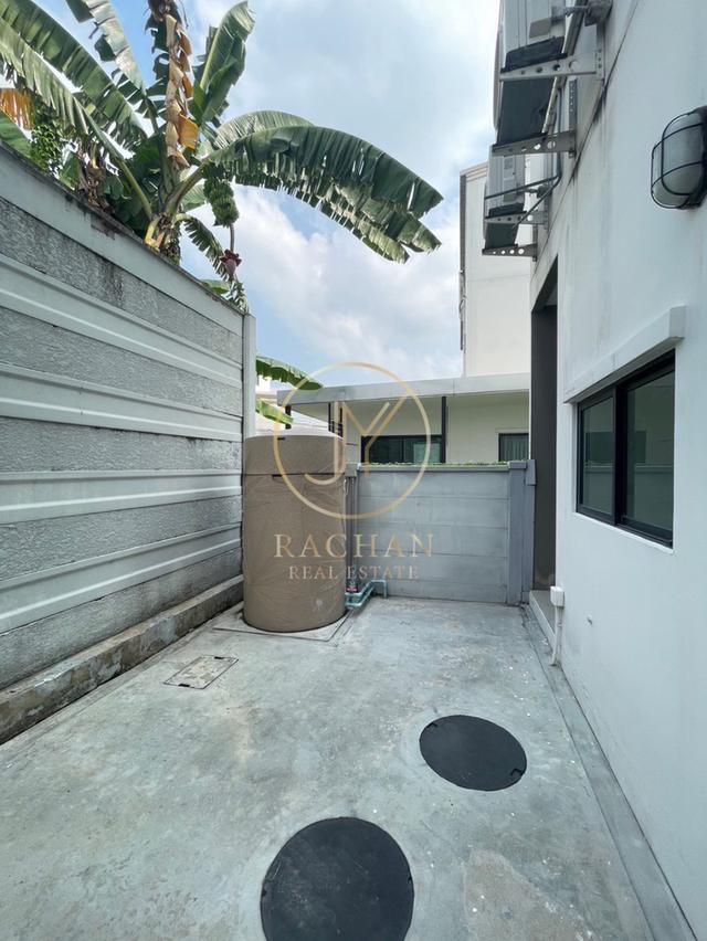 B69-301 ขายด่วน ทาวน์โฮม 3 ชั้น หมู่บ้านกลางเมือง ปิ่นเกล้า-จรัญฯเนื้อที่ 18.9 ตร.ว พื้นที่ใช้สอย 145 ตร.ม 3 ห้องนอน 3 ห้องน้ำ 7