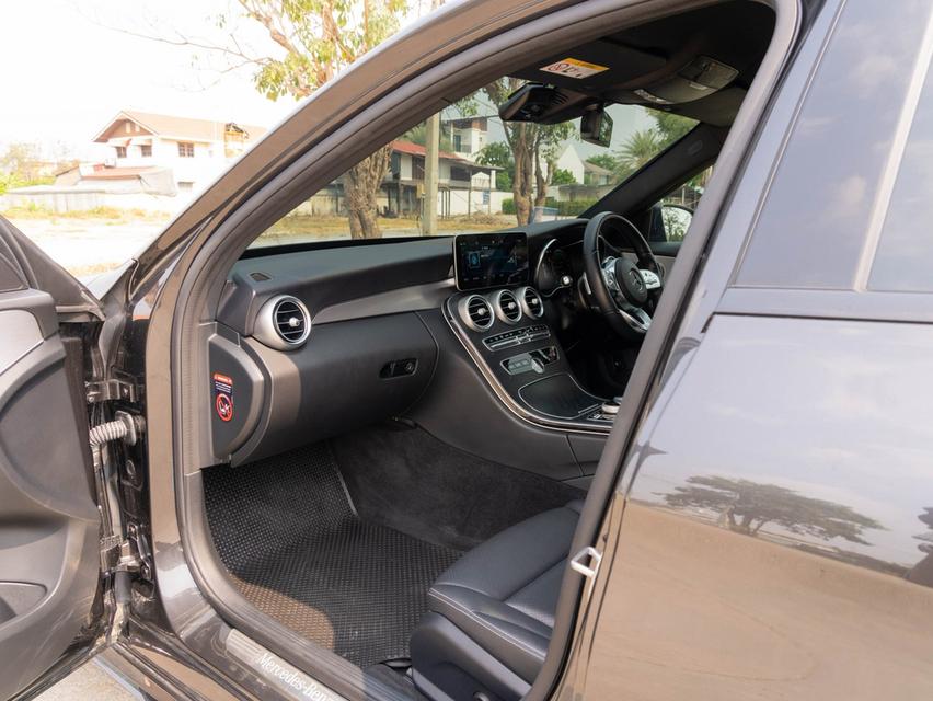 Mercedes-Benz C300e AMG Sport W205 ปี 2022 12