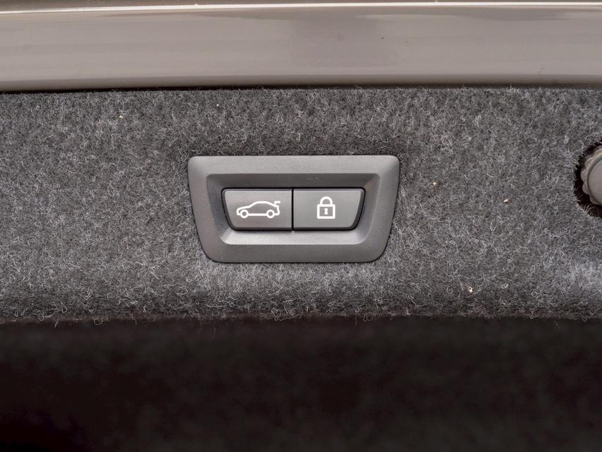 รหัสรถ 12AT2324 BMW 530e 2.0 M Sport ( G30 ) LCI ( CDK ) | ปี : 2022 18