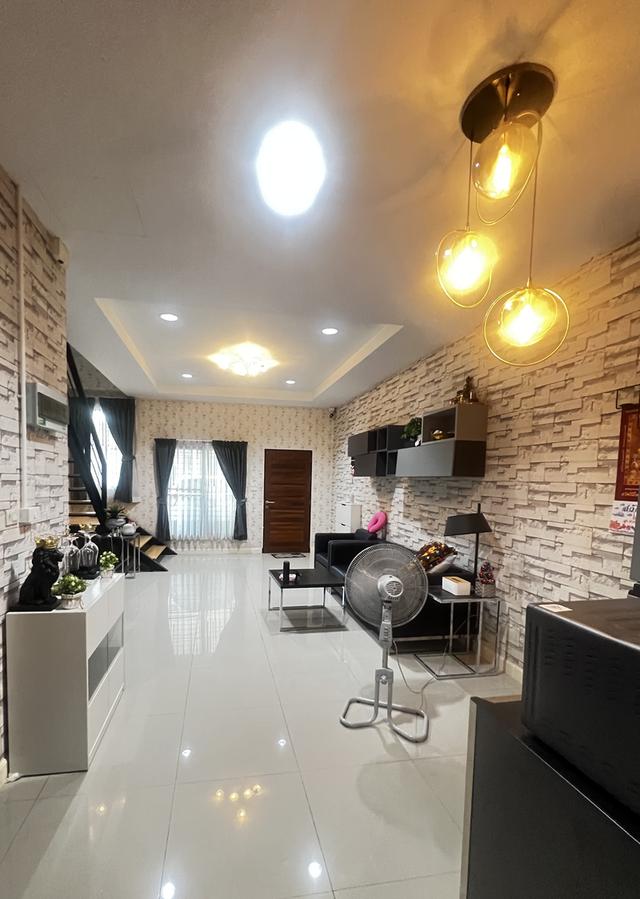 ขายบ้านทาวน์เฮาส์ 2 ชั้น สไตล์โมเดิร์น 14