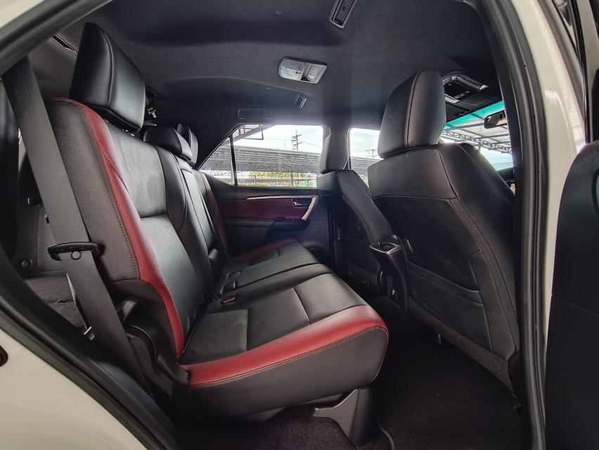 TOYOTA LEGENDER 2.4 V 2WD AT ปี 2021 📌รับประกันเครื่องเกียร์ 2 ปี หรือ 20,000 km📌 11