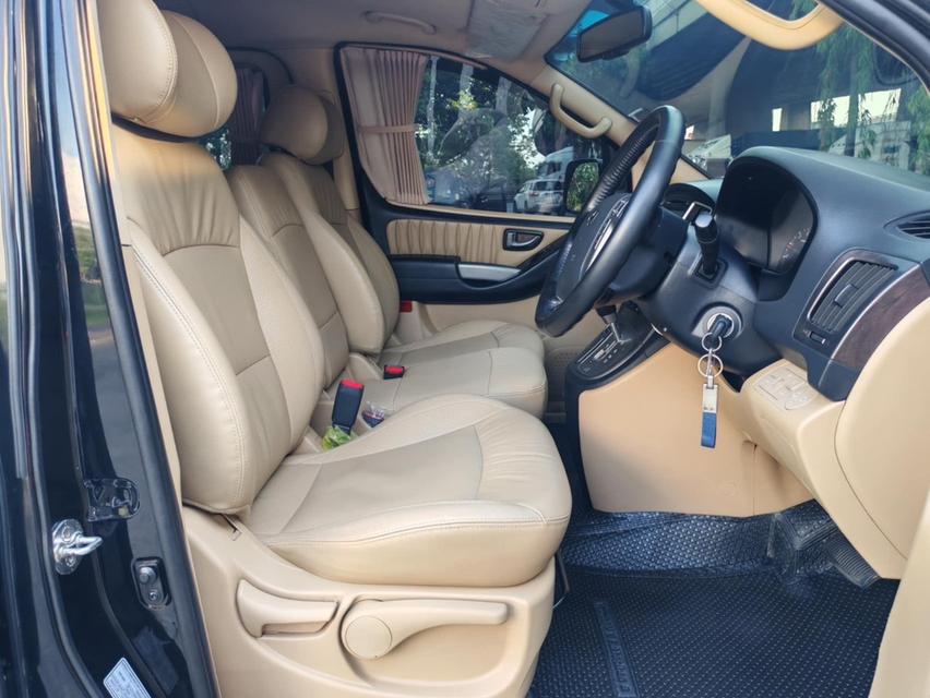 ขาย Hyundai H1 2.5Deluxe ปี17 12