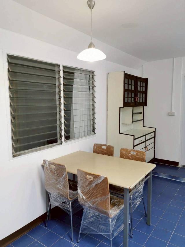 ขายบ้านเดี่ยวสัมมากร 58 ตรว. อยู่เอง 1 โซน อีกโซนปล่อยเช่าได้ 12,500 บต่อเดือน ใกล้ MRT รามคำแหง 9