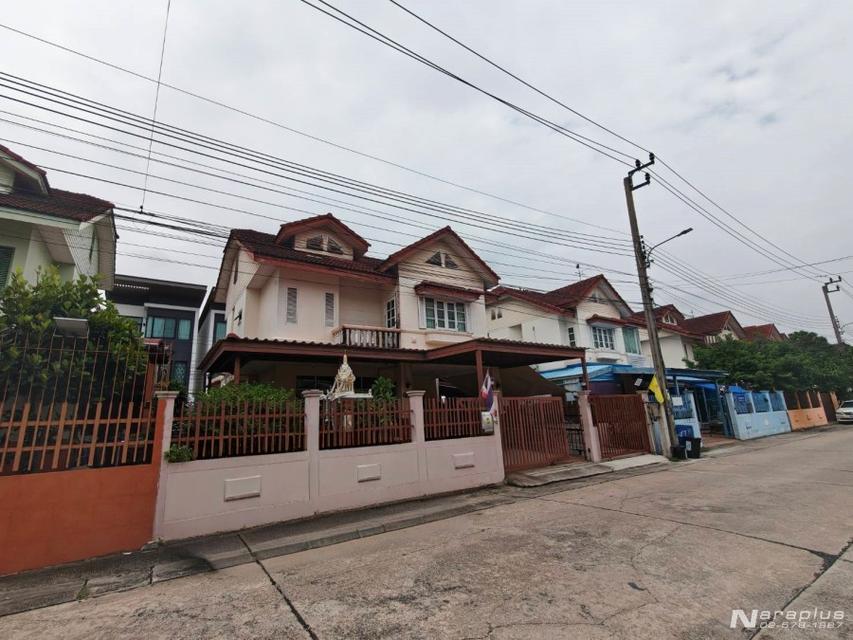 69090538 : ขายบ้านเดี่ยว 2 ชั้น พร้อมห้องใต้หลังคา ขนาด 58.3 ตรว. ถนนนาคนิวาส 37 แยก 1-8  บ้านติดตั้งโซล่าเซล ช่วยลดค่าไฟฟ้า และ เครื่องชาร์ทรถไฟฟ้า 2