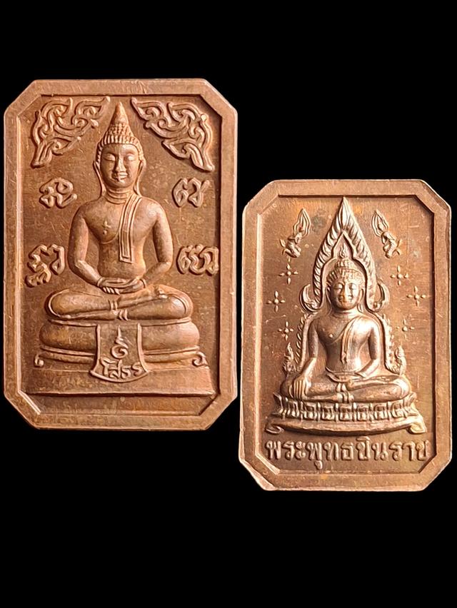 หลวงพ่อโสธร หลังพระพุทธชินราช