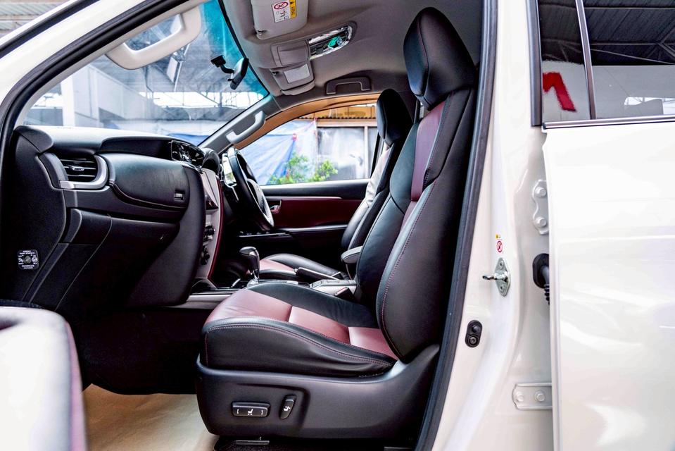 รหัสรถ NP1057 TOYOTA FORTUNER 2.8TRD BLACK TOP 4WD 2019 11