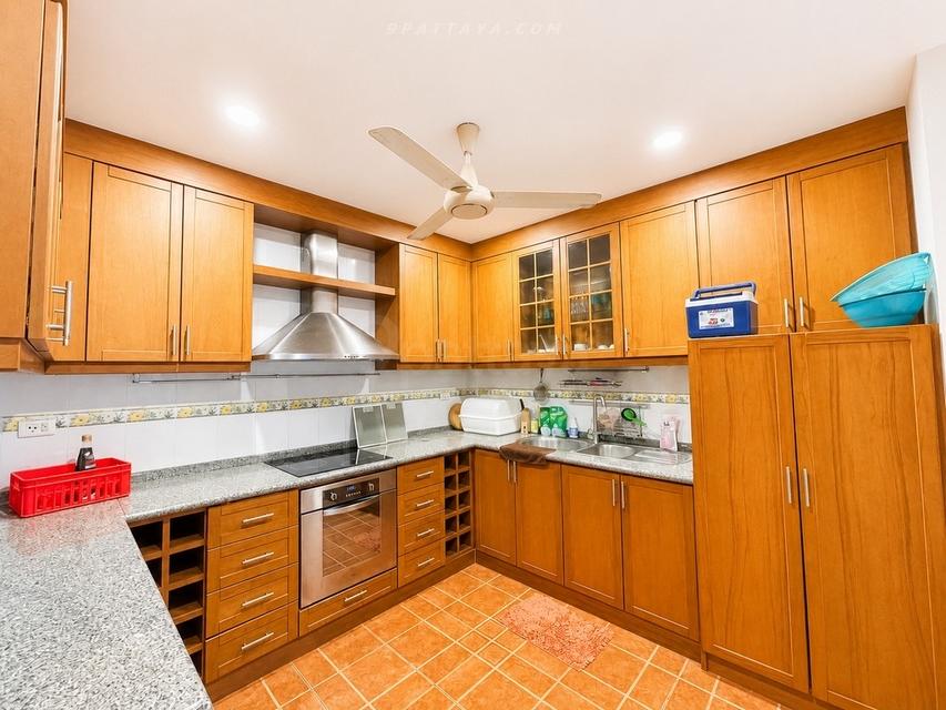 For Sale / For Rent — Pool House at View Point Village, PattayaSingle detached house for sale and rent at View Point Village, Pattaya. Spacious 5