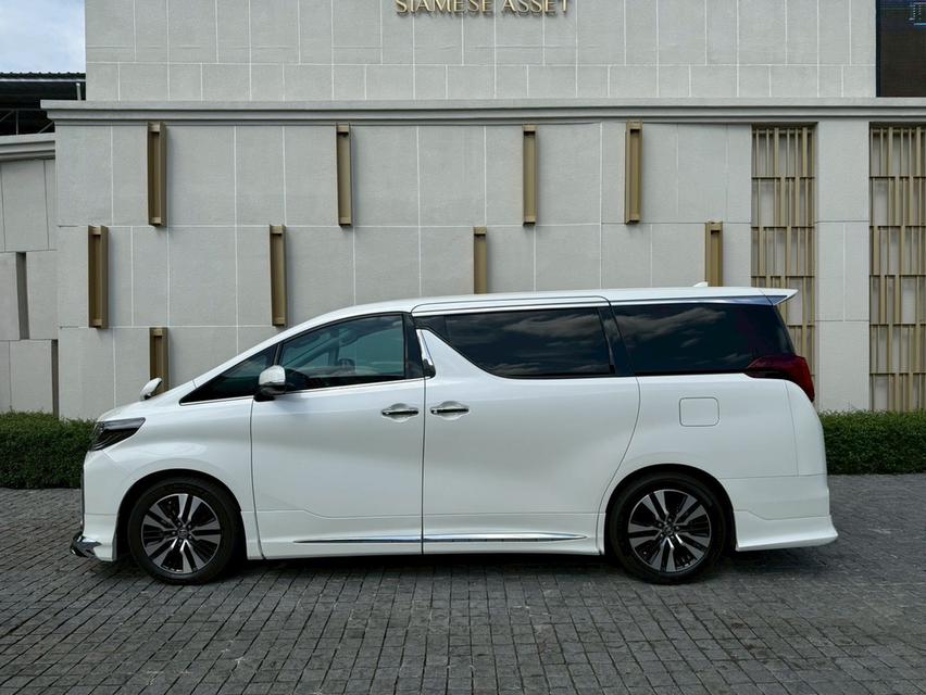 TOYOTA ALPHARD 2.5 SC package 2022 Mileage 47,000 Km. (ยางใหม่ 4 เส้น )
