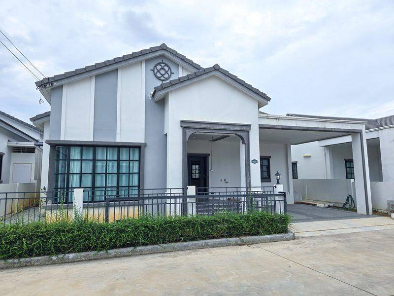 ขาย บ้านเดี่ยวชั้นเดียว มบ. เดอะ มิลตัน ปลวกแดง-มาบยางพร 50ตรว. บ้านสวย เพื่อนบ้านดี ฟรีของแถมในบ้านหลายรายการ 1