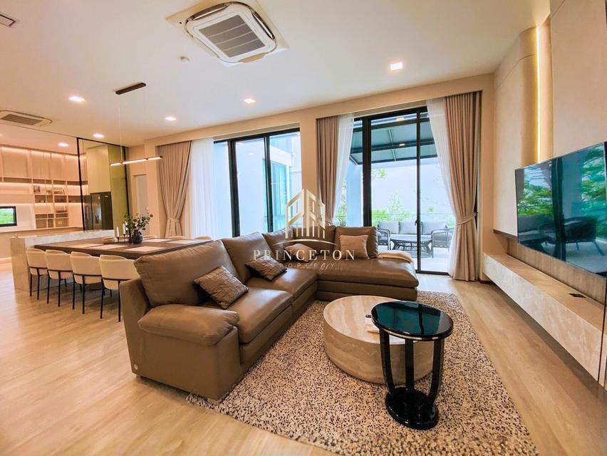Vive Krungthep Kreetha next to Wellington School 8