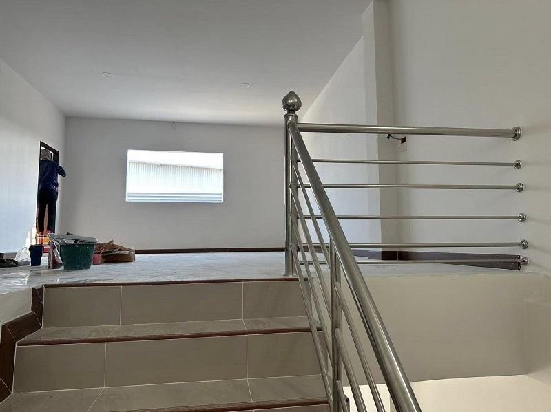 #ให้เช่าโกดังอําเภอกระทุ่มเเบน สมุทรสาคร ขนาด 2000 ตรม ขนาดโกดัง 1500 ตารางเมตร มีออฟฟิศ 2 ชั้น 10x9 6