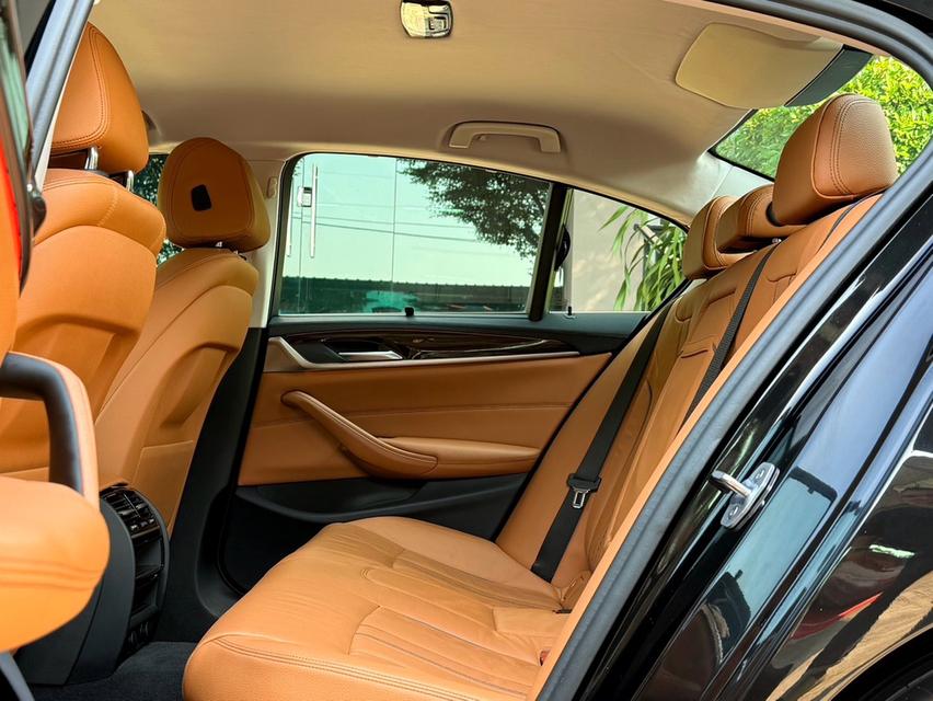 BMW 520D G30 รถมือเดียวป้ายแดง รถออกศูนย์ BMW THAILAND รถวิ่งน้อย เข้าศูนย์ตรงระยะ รถไม่มีอุบัติเหตุครับ รูปที่ 14