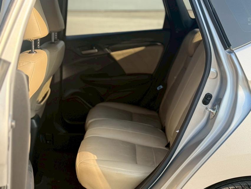 HONDA  JAZZ GK 1.5 RS TOP  (MNC) Y2017สีเทา ออโต้ รูปที่ 8