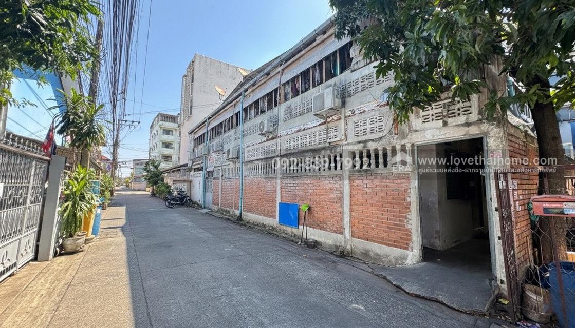 ขายที่ดิน ถนนลาดพร้าว80 ซอย22 พื้นที่ 100 ตารางวา พร้อมสิ่งปลูกสร้างบ้าน 2 ชั้น ขายเพียง 14 ล้านบาท ใกล้รถไฟฟ้าสายสีเหลือง สถานีลาดพร้าว71 2