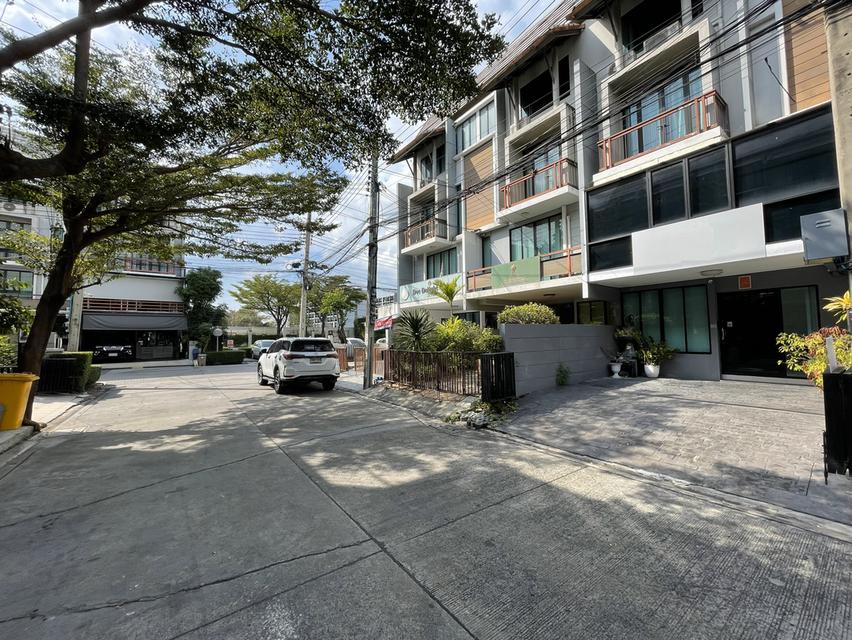 ขายทาวน์โฮม/โฮมออฟฟิศ 4 ชั้น อารียา แมนดารีนา สุขุมวิท 77(อ่อนนุช) 21.3 ตร.ว. ทำเลติดถนนใหญ่ ตำแหน่งดีที่สุดในโครงการ พื้นที่ใช้สอยกว้างขวาง 240 ตร.ม. 3