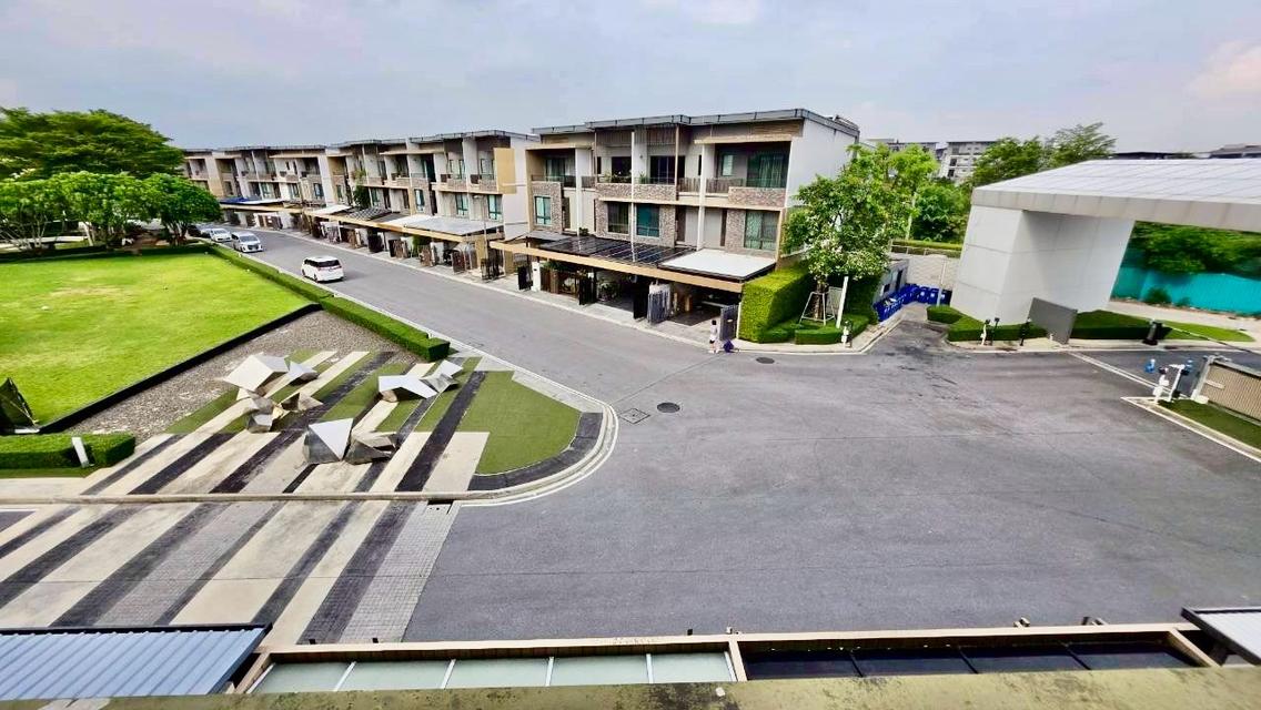 ขาย ทาวน์โฮมหรู เลียบด่วนรามอินทรา Landmark Ekkkamai Ramintra 3 นอน 2 จอด มี skyhall penthouse โปร่งโล่งทะลุ 3 ชั้น เหมาะ ทำ home office 6