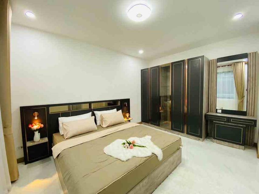 2Forrent ให้เช่าบ้านเดี่ยว 2ชั้น ซอยหมู่บ้านทุ่งเศรษฐี เลียบมอเตอร์เวย์ รหัสประกาศ  B983 9