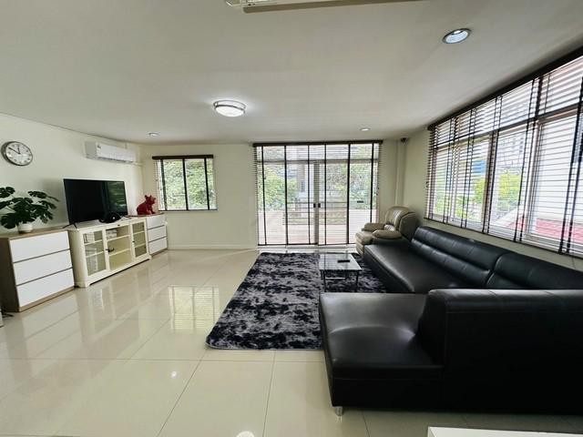 ให้เช่าบ้านเดี่ยว 4 ชั้น 5 ห้องนอน ย่านพร้อมพงษ์ ซอยสุขุมวิท 31 ปรับปรุงใหม่ ตกแต่งพร้อมเฟอร์นิเจอร์ ใกล้ BTS พร้อมพงษ์, 1