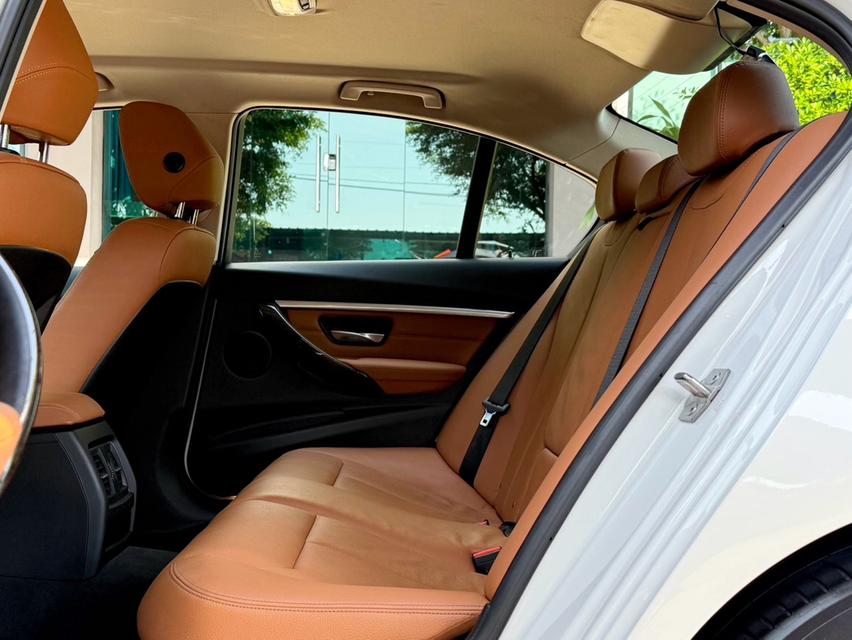 2017 BMW 320D LCI รถมือเดียวออกป้ายแดง รถวิ่งน้อย เข้าศูนย์ทุกระยะ รถไม่เคยมีอุบัติเหตุครับ 14