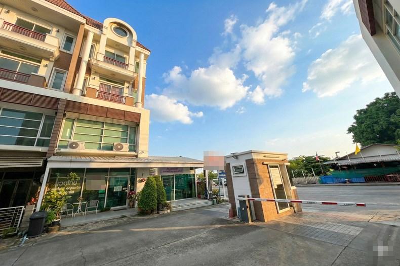 ขายและให้เช่า โฮมออฟฟิศ 4 ชั้น พรีเมี่ยมเพลส 5 หลังมุม ถนนรามอินทรา40 เลียบด่วนเอกมัย–รามอินทรา 1