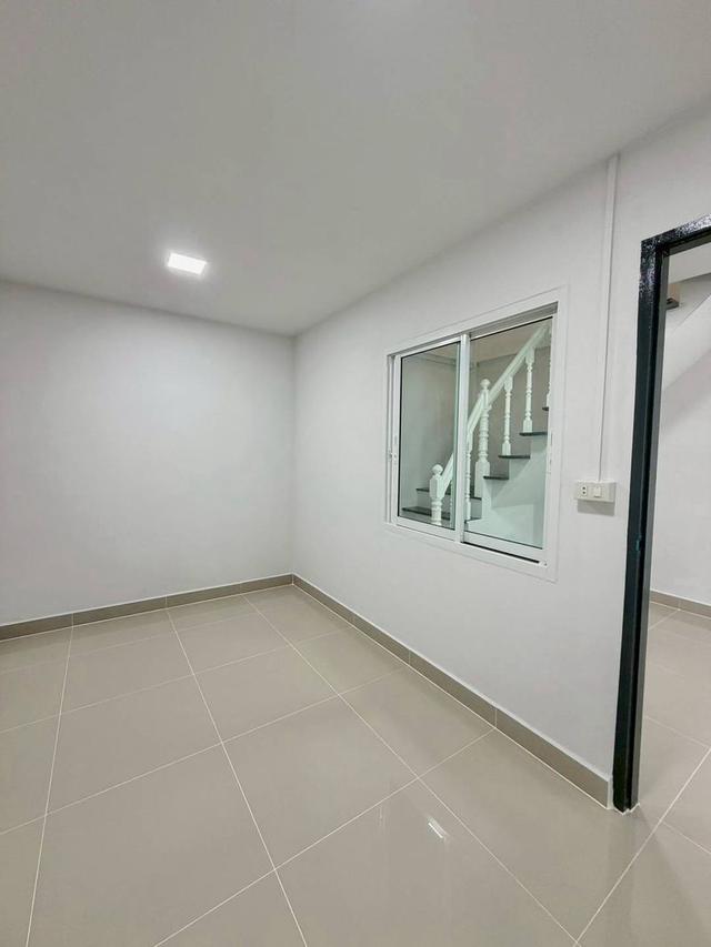 หมู่บ้านสวนทองวิลเลจ (ทำเลดีใกล้ท่าน้ำนนท์)ทาวน์เฮาส์ 2 ชั้น มีระเบียงด้านหน้า ตกแต่งใหม่พร้อมเฟอร์นิเจอร์ 9