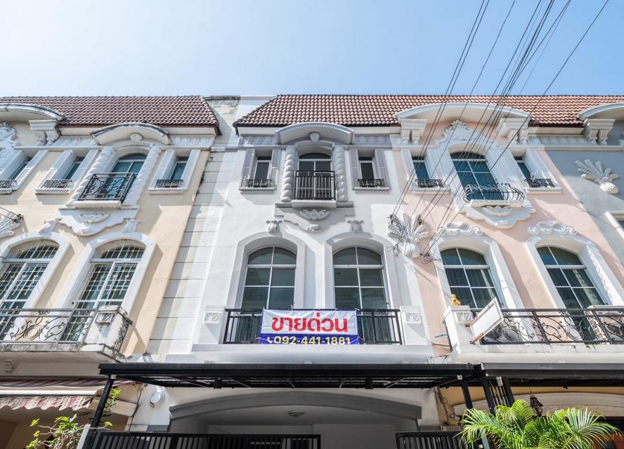บ้านกลางเมือง มอนติคาร์โล รัชวิภา ทาวน์โฮม Renovate ใหม่ 22 ตารางวา 3 ห้องนอน 4 ห้องน้ำ จอดรถ 3 คัน