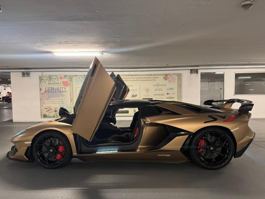 Lamborghini Aventardor SVJ Roadster รูปที่ 3