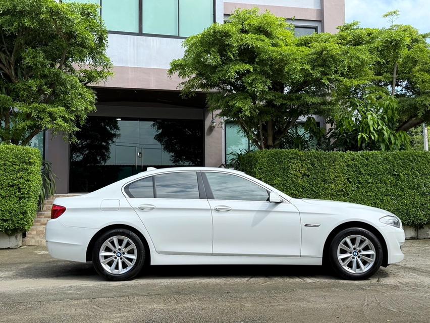 2013 BMW 520D F10 รถมือเดียวออกป้ายแดง รถวิ่งน้อย เข้าศูนย์ทุกระยะ รถไม่เคยมีอุบัติเหตุครับ