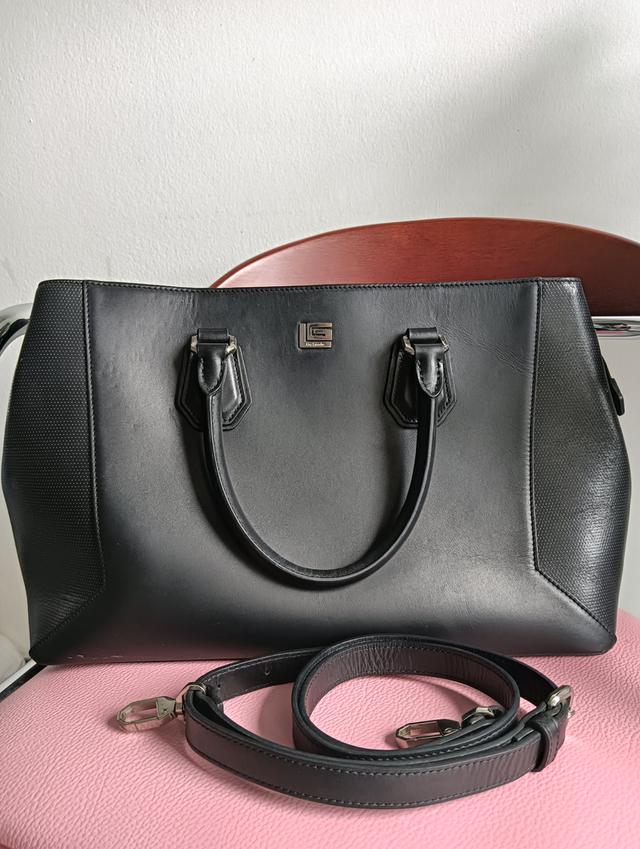 กระเป๋าสะพาย Guy Laroche