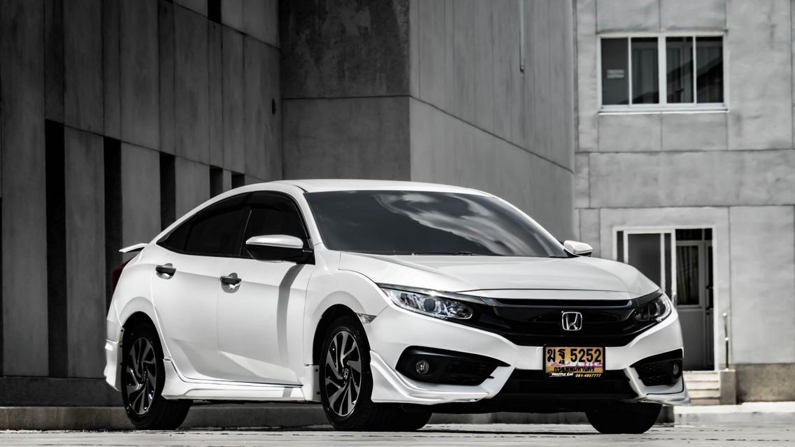 รูป Honda Civic FC 1.8 EL  ปี 2018 สีขาว 4