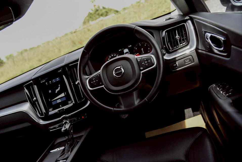 VOLVO XC60 D4 MOMENTUM AWD AT 2018 ไมล์ 68,xxx km. !!!  โทร.0922639576 เอ๋  8