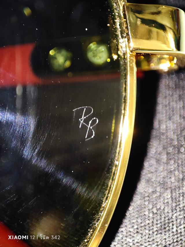 RayBan (คอลเลกชั่นพิเศษ Scuderia Ferrari) รุ่น RB8313-M (รหัสสี F008/71) เป็นแว่นทรงนักบิน (Aviator)กรอบสีทองเลนส์สีเขียวคลาสสิค เป็นเลนส์กระจก G-15 รูปที่ 6