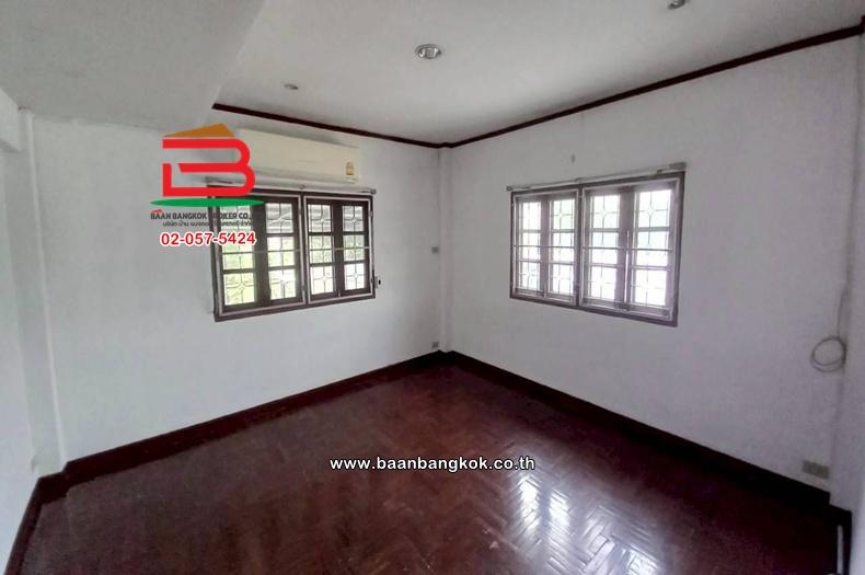 บ้านเดี่ยว เนื้อที่ 105 ตร.ว. หมู่บ้านอยู่เย็น 2 (ซอยรามอินทรา 34 แยก 15) ถนนรามอินทรา แขวงท่าแร้ง เขตบางเขน 10