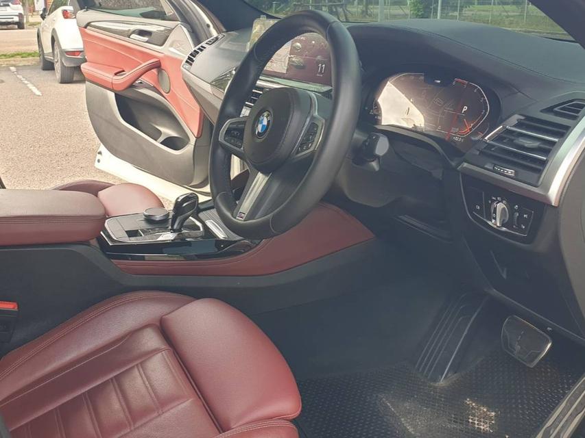 รถเข้าใหม่! BMW X4 xDrive20d M Sport LCI (2023) สีขาว เบาะแดง พร้อม LOGO 50 ปี 6
