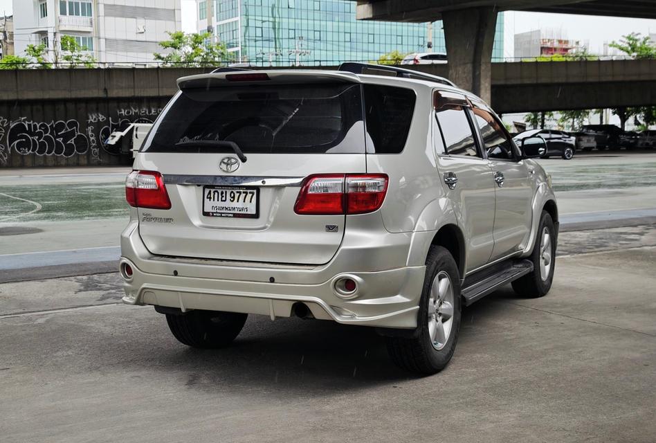 Toyota Fortuner 2.7 V 2wd auto ปีคศ. 2011  4