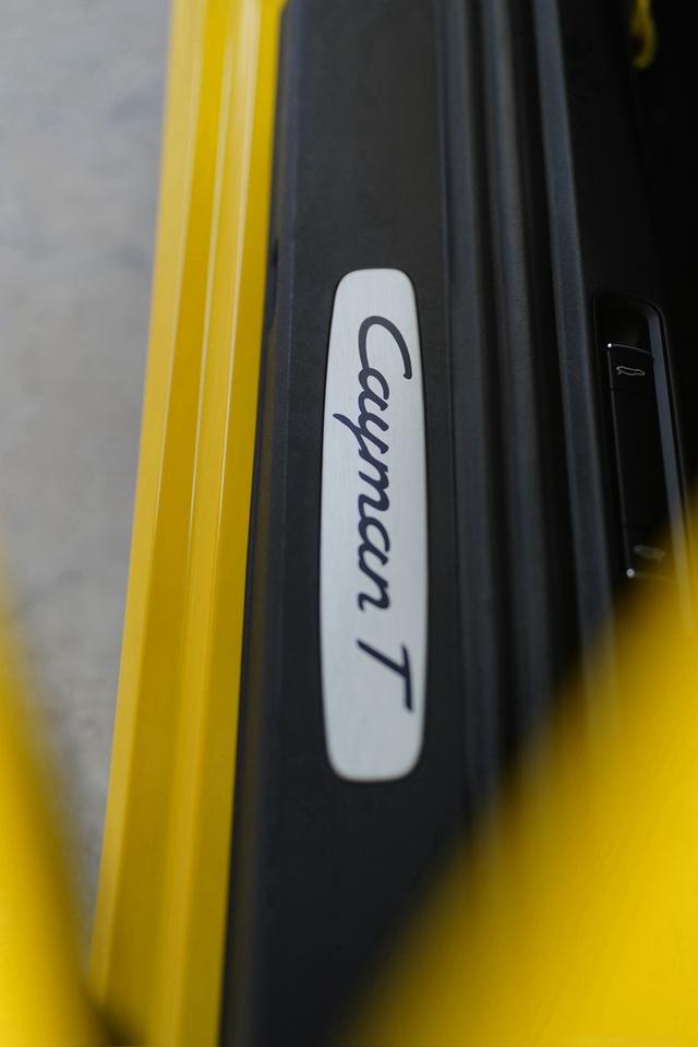 Porsche 718 Cayman T (Light Weight) 2022 สภาพของรถเหมือนป้ายแดงกลิ่นความเป็นรถใหม่ยังอยู่ ออกศูนย์ AAS รูปที่ 12