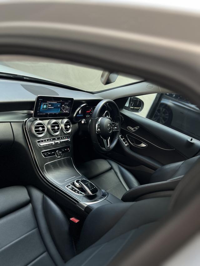 Benz C300e Avantgarde 4