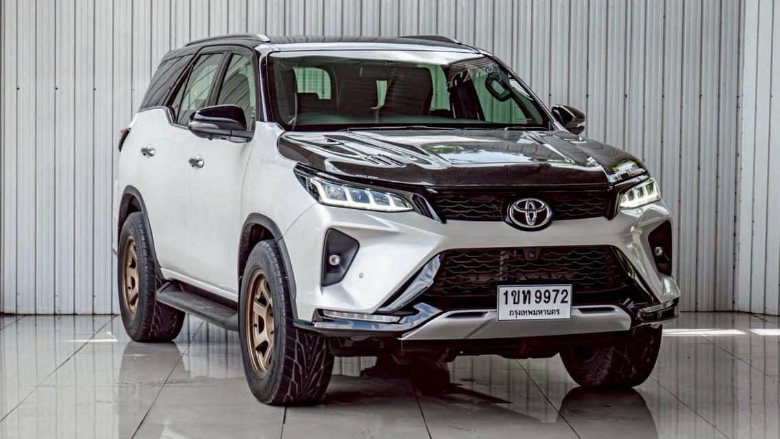 TOYOTA FORTUNER 2.4 LEGENDER BLACK TOP ปี 2020 สีขาว ดำ โฉม ปี15-ปัจจุบัน