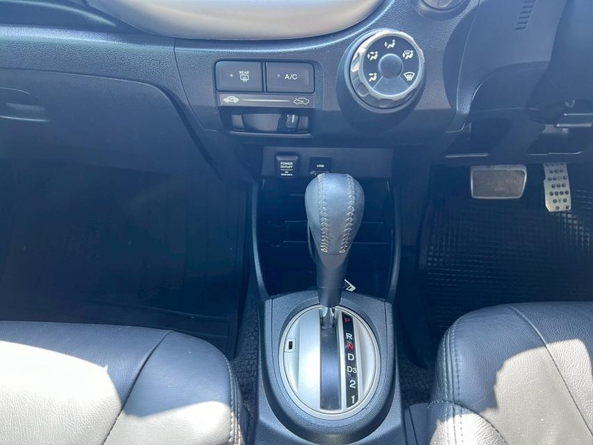 Honda Jazz 1.5V 2010 มือสอง รูปย่อยที่ 3