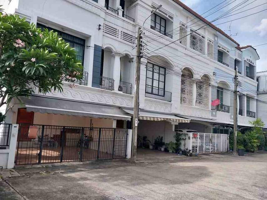 B989 ให้เช่าทาวน์โฮม บ้านกลางเมือง (ลาดพร้าว-โยธินพัฒนา) ถนนประดิษฐ์มนูธรรม 4