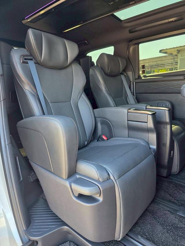 Toyota Alphard 2.5 Z 2WD TOP สีขาว ปี 2025 ไมล์ 30,000 กม. 12