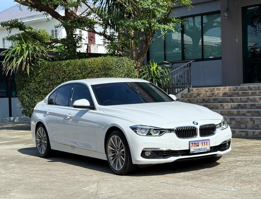 2018 BMW SERIES 3 F30 LCI รถมือเดียวออกป้ายแดง สภาพป้ายแดง รถวิ่งน้อยเพียง 50,000 กม รถไม่เคยมีอุบัติเหตุครับ