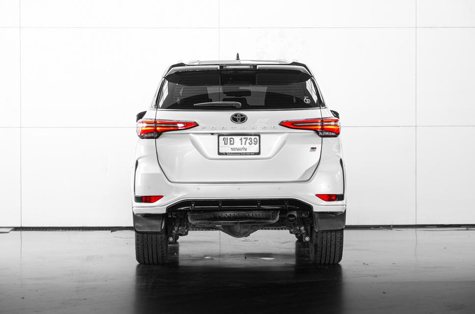 2022 TOYOTA FORTUNER 2.8 GR SPORT BLACK TOP 4WD SUV สีขาว-ดำ เลขไมล์ 27929 กม. 6