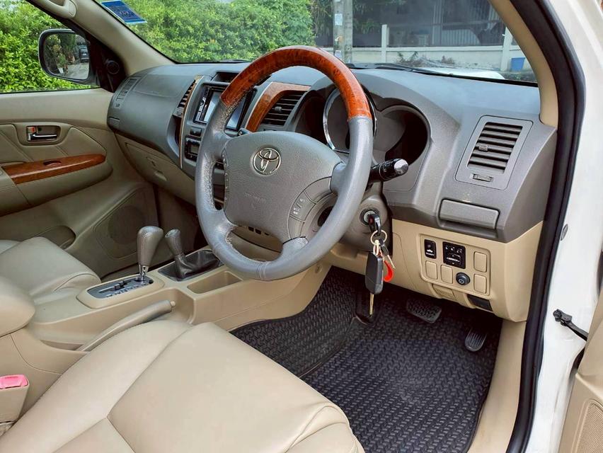 2011 Toyota Fortuner 4x4 9