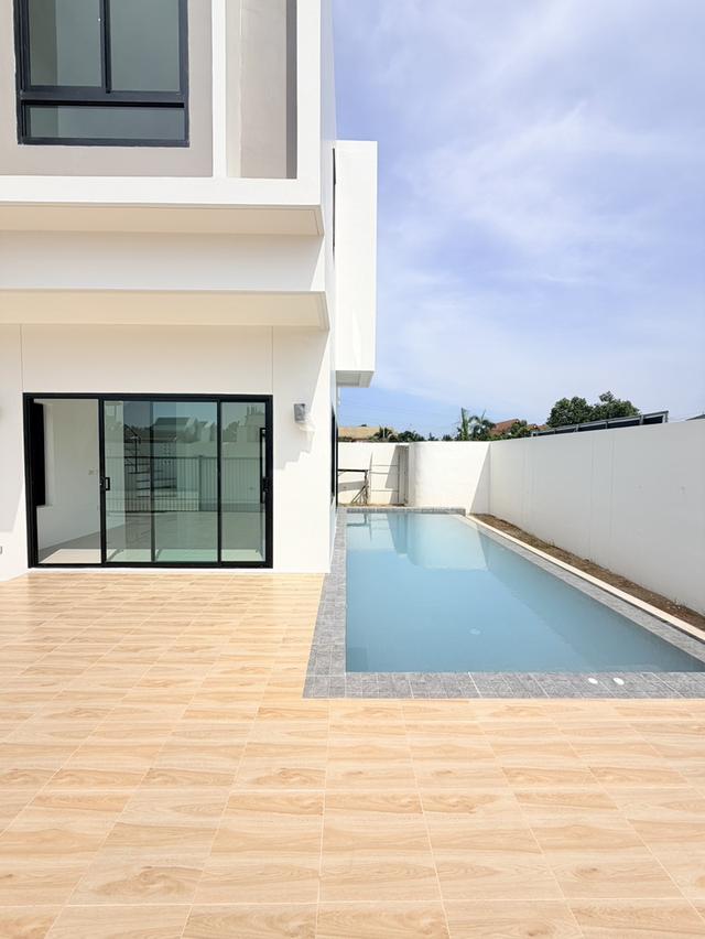 Contemporary Thai Living  Where Tradition Meets Nature 4